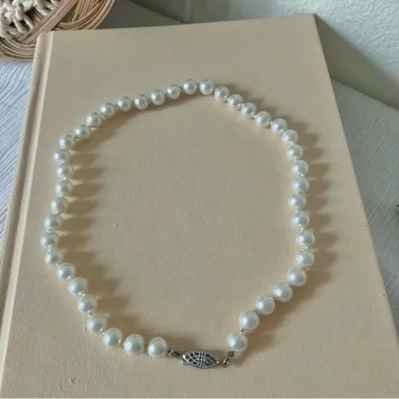 White Silver Pearl Necklace Vintage “Dove”  15” Marquise Fishhook Classic Simple - Picture 5 of 10